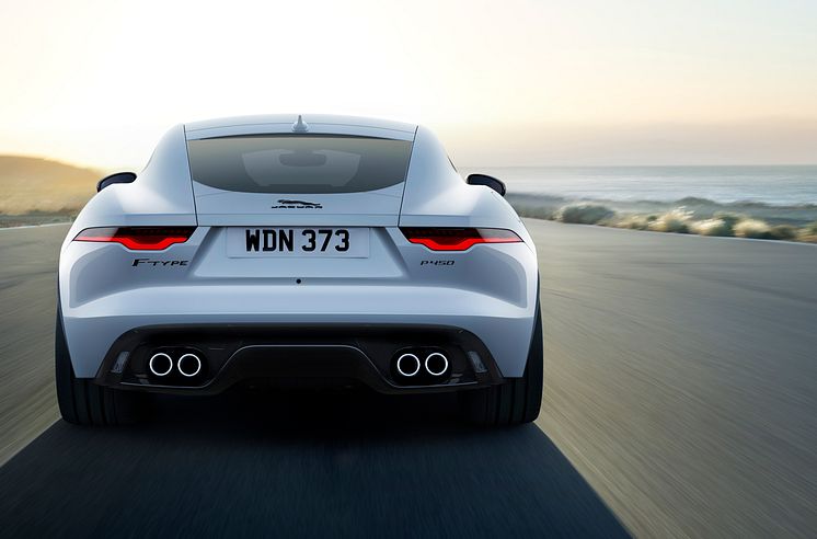 Jag_F-TYPE_22MY_P450_R-Dynamic_Coupe_Exterior_120421_002