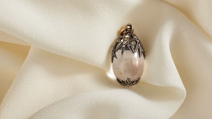 Fabergé-hänge av Alma Pihl_header