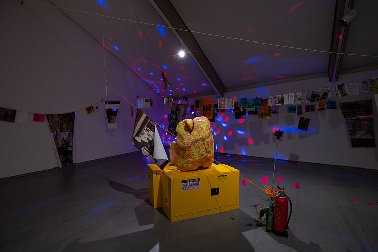 Exhibition view, Rachel Harrison - Sitting in a Room © Astrup Fearnley Museet, 2022. Photo Christian Øen 1