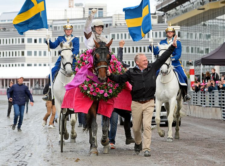 Dijon segerdefilerar efter Elitloppet 2019