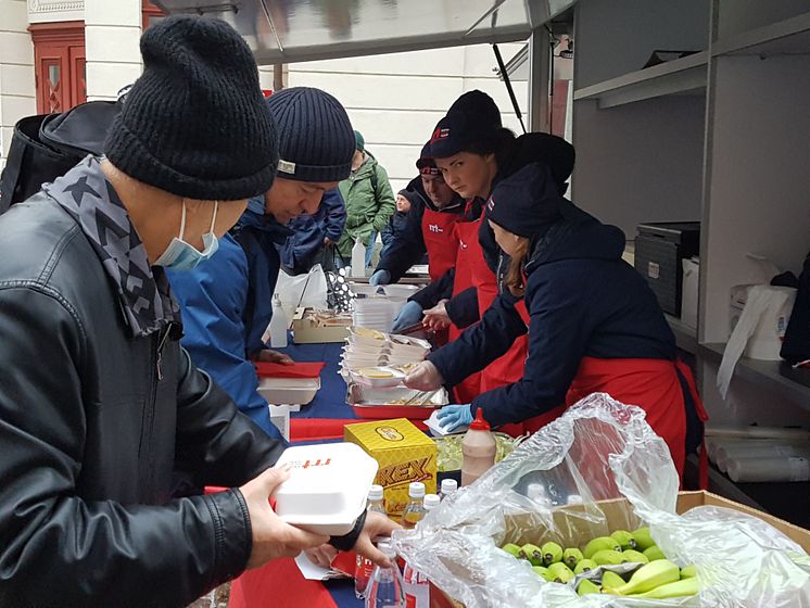RRT bjuda hemlösa på gratis mat över mellandagarna