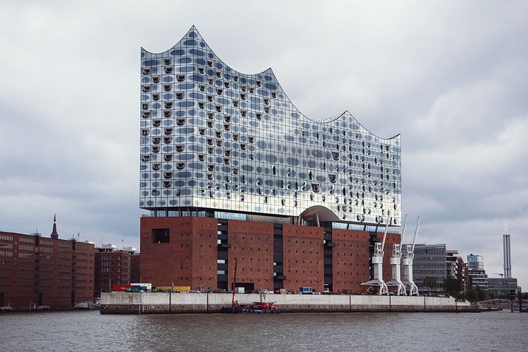 Endelig står Hamburgs nye koncerthus, Elphilharmonie, færdig