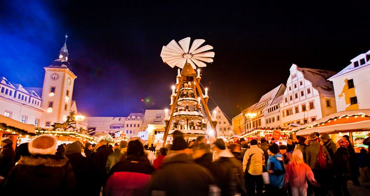 Freiberger Christmarkt-original bergmännisch im Erzgebirge mit der Pyramide_Ralf Menzel_IMG_2304_-®_by_fLy