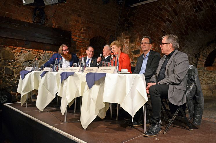 Podium beim 203. Tourismusfrühstück (v.l.): Claudius Nießen, Rev. Dr. Robert Moore, Dr. Helge-Heinz Heinker (Moderator), Dr. Gabriele Goldfuß, Volker Bremer und Michael Weichert