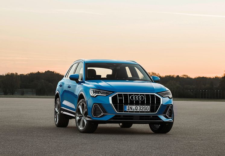 Audi Q3 (turboblå) statisk front