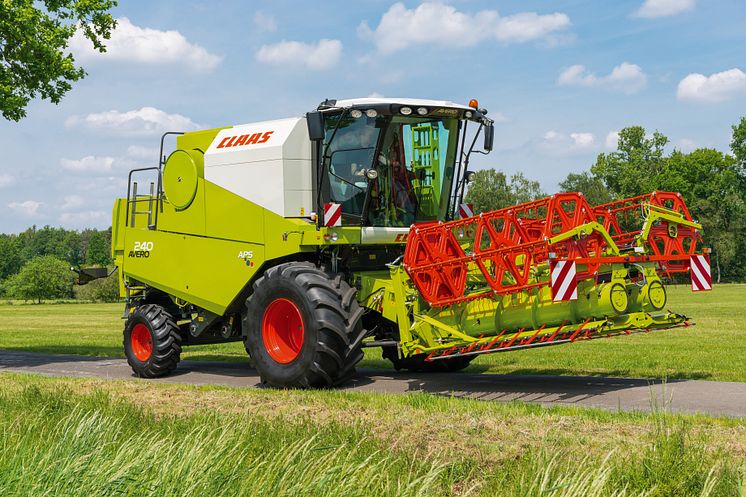 CLAAS AVERO med sammenleggbart skjærebord