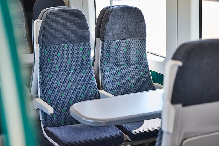 CL730_LNR_table seat 2.jpg