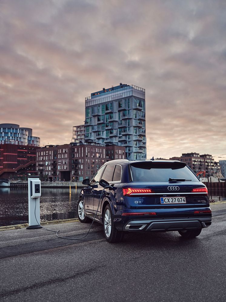 Audi Q7 TFSI e (Navarreblå)