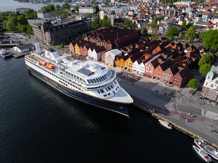 Havila Pollux ved Bryggen i Bergen