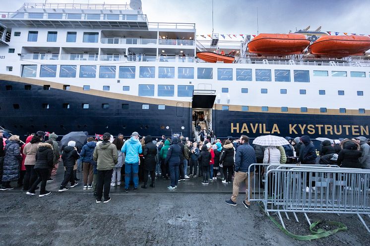 Havila Capella christened in Fosnavåg