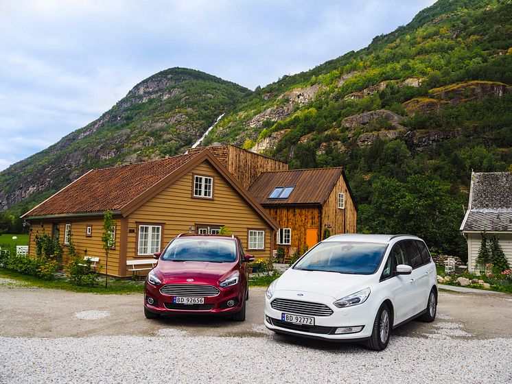 Endelig er nye Ford S-MAX og nye Galaxy her - begge med AWD og 5 stjerner i Euro NCAP.