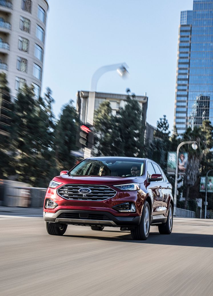 2019-Ford-Edge-Titanium-1