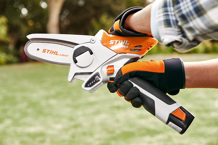 STIHL GTA 26 kompaktin kokoinen ja helppokäyttöinen akkusaha puutarhaan