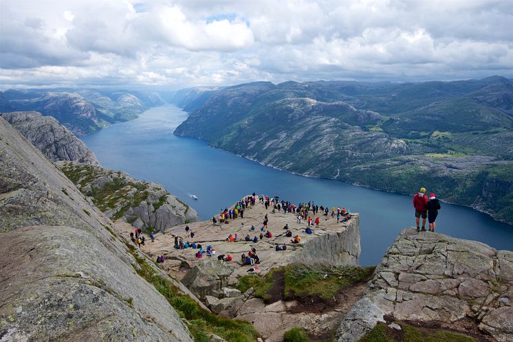 Hiking to Pulpit Rock -Øyvind Heen - fjords.com.jpg