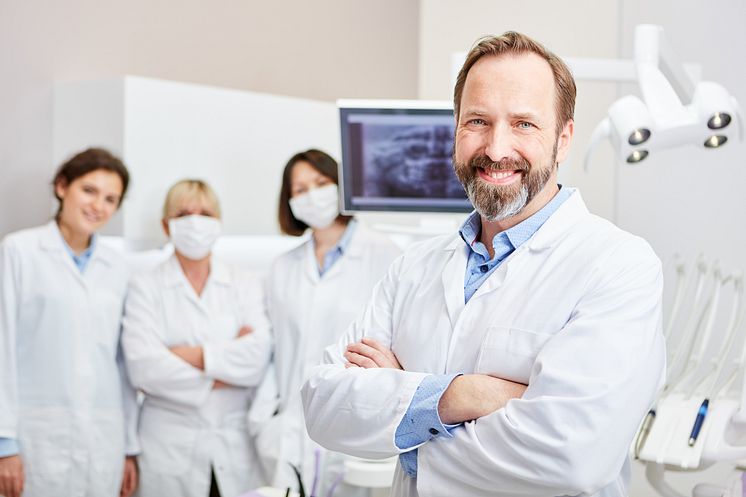 Stingfree-happy dentist team image.jpg