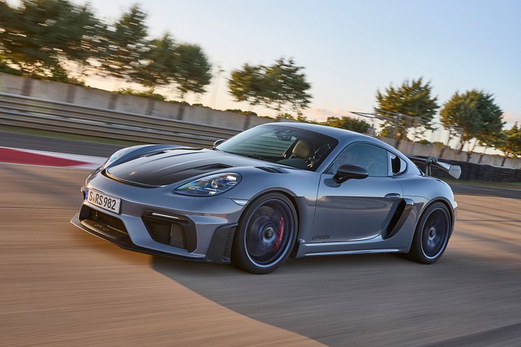 7 - 718 Cayman GT4 RS.jpg