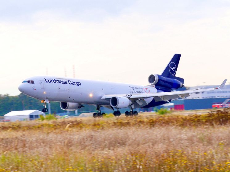 MD-11_Landing_17OCT