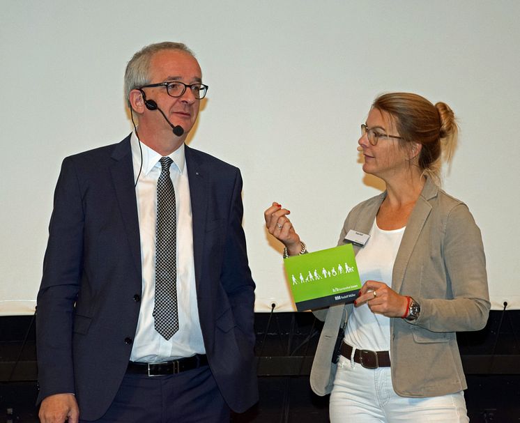 Einige Fragen lässt die neue BauO NRW noch offen – Prof. Thomas Kempen im Gespräch mit Tanja Buß