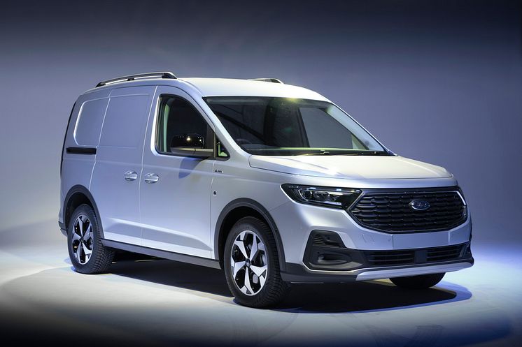 TRANSIT_CONNECT_PHEV_SWB_ACTIVE_STUDIO_01