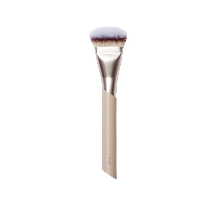 FLAER 115 Flat Angled Foundation Brush_utan-skugga