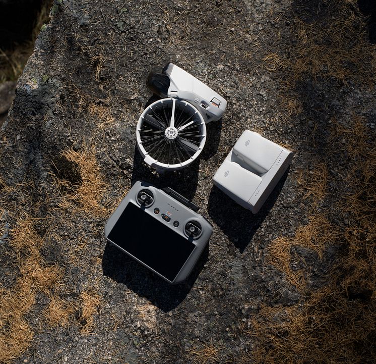 DJI FLIP_Fly More Combo_RC2_02.jpg
