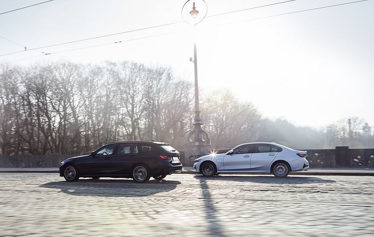 BMW 330e xDrive Touring ja BMW 330e xDrive Sedan 