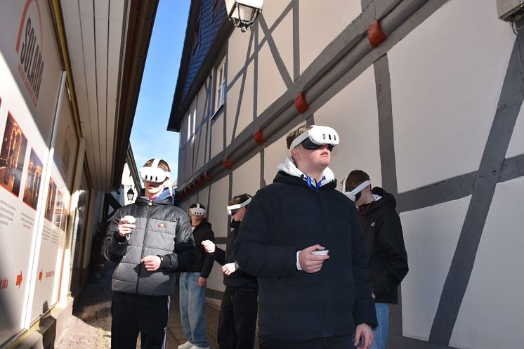VR-Brille Stadtführung_SVR,TI Uslar, J. Dumnitz (HNA).jpg