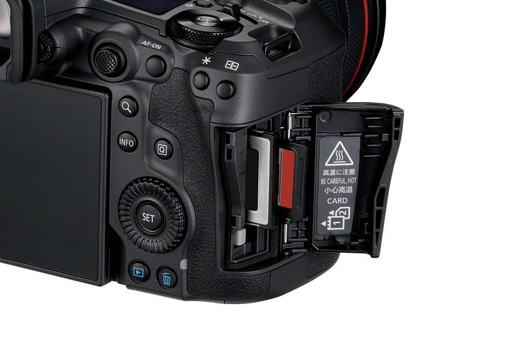 08_Canon EOS R5 Mark II_Back_Cardslot_Close_Up.jpg