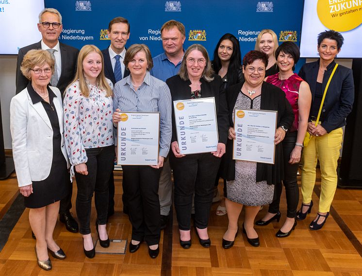 Bürgerenergiepreis_Niederbayern_2019_Gruppenbild_Preisträger