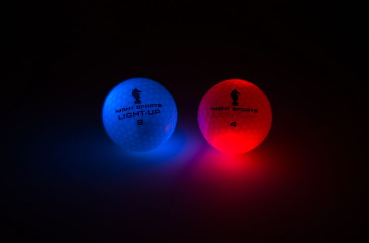 Lysande golfbollar, blå och röd
