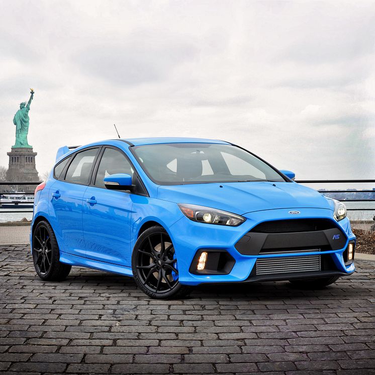 Nye Ford Focus RS avbildet i New York med frihetsstatuen i bakgrunnen.