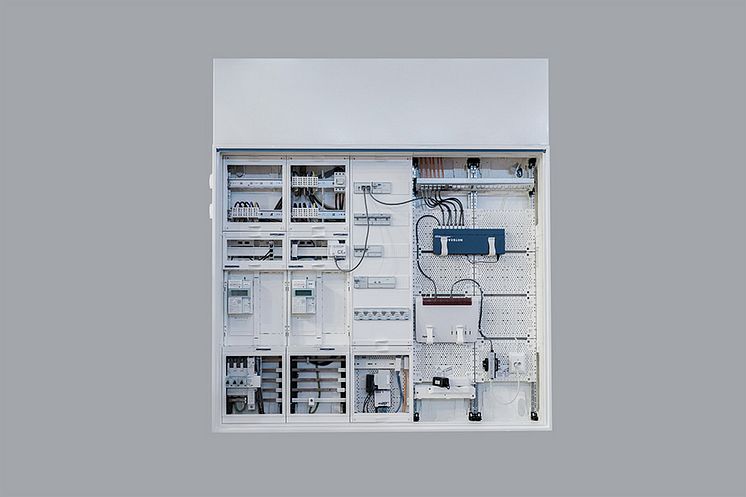 Technikzentrale bestückt mit Smart Meter Gateway der Theben Smart Energy und Energiemanagementsystem von Hager-900x600p-300dpi.jpg