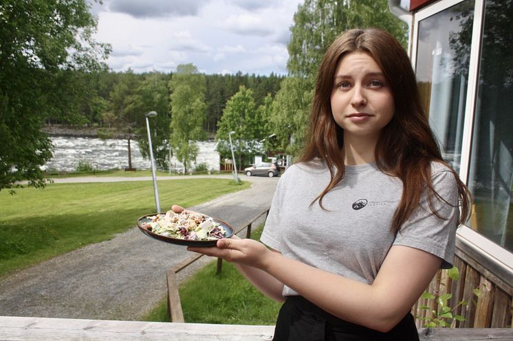 cafemjölnarenELSA_VindelnCeasarsallad2024FotoLarsWesterlund.jpeg