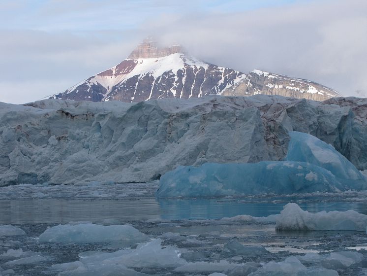 Isberg og fjell, Svalbard 