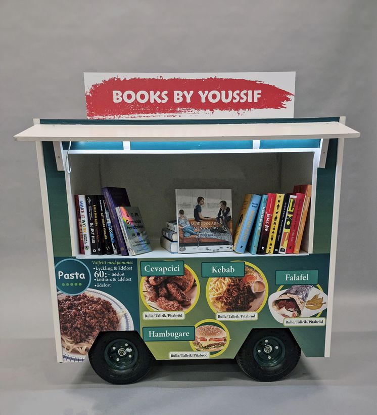 Minibibliotek - Falafel by Youssif med böcker framifrån