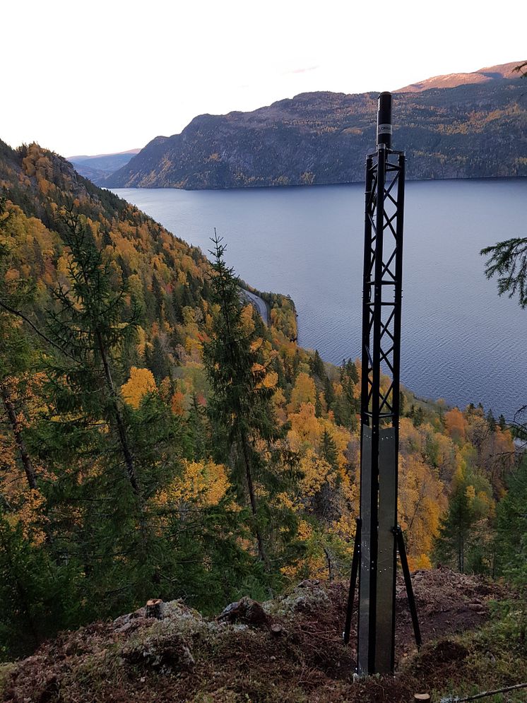 Skredfaren på Tinnsjøveien overvåkes med trådløst geofonbasert system. 