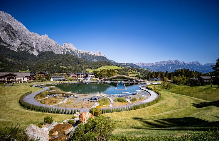 Wellness Terrasse mit Holz: „ATMOSPHERE by Krallerhof