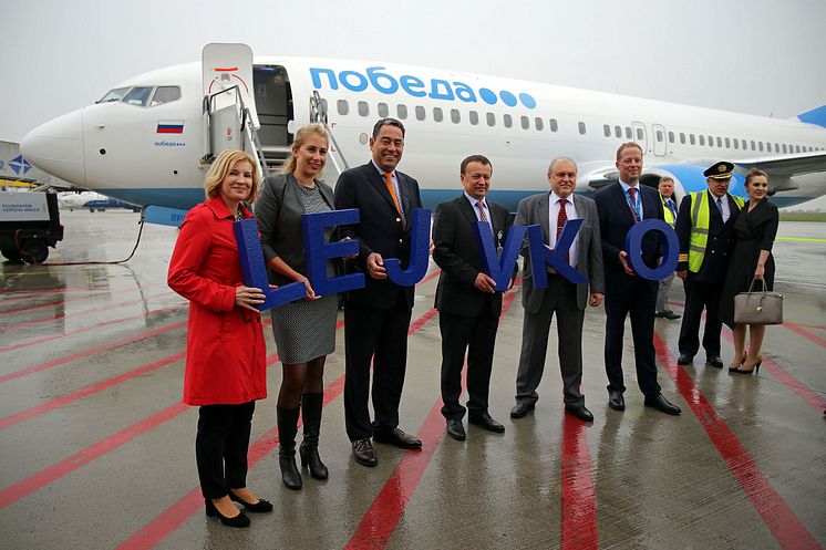 Die Repräsentanten begrüßten den Premierenflug der Pobeda-Airline auf dem Flughafen Leipzig/Halle