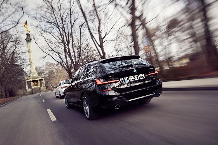 BMW 330e xDrive Sedan og BMW 330e xDrive Touring