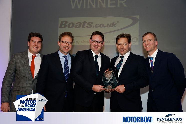 Hi-res image - Boats.co.uk - James & Nick Barke from boats.co.uk receiving their Customer Service Award