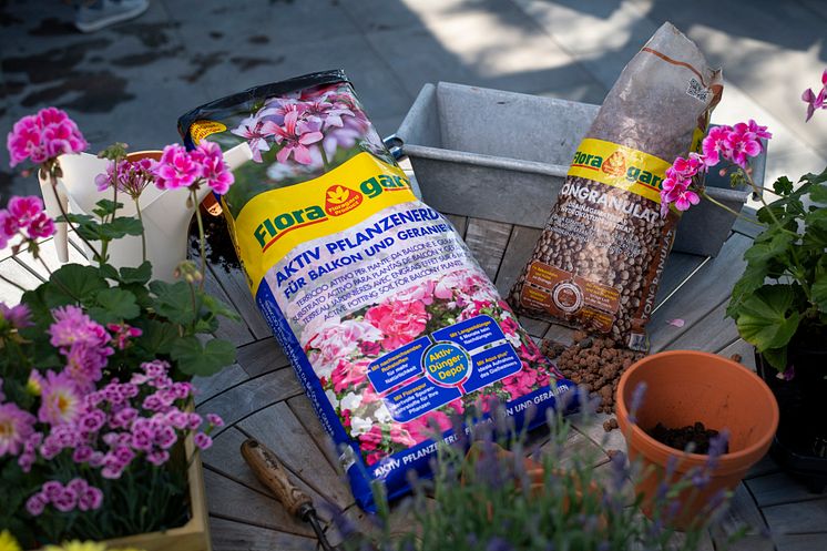 Floragard_Aktiv Pflanzenerde für Balkon und Geranien