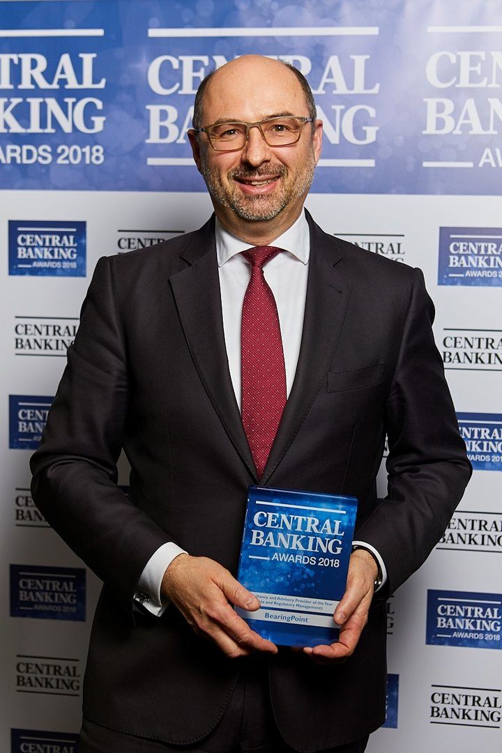 Robert Wagner with the Central Banking Award 2018