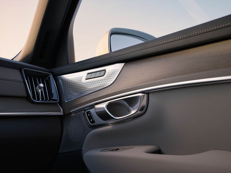 New_Volvo_XC90_Interiors.jpg