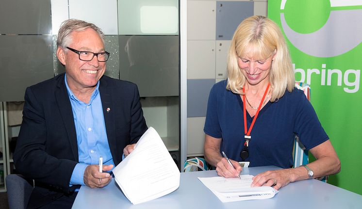 Sykkelpresident Harald Tiedemann Hansen og kommunikasjonsdirektør Elisabeth Gjølme i Posten er fornøyd med å kunne samarbeide om å gjennomføre sykkel-VM.