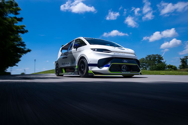 2022_FORD_E-TRANSIT_SUPERVAN_50