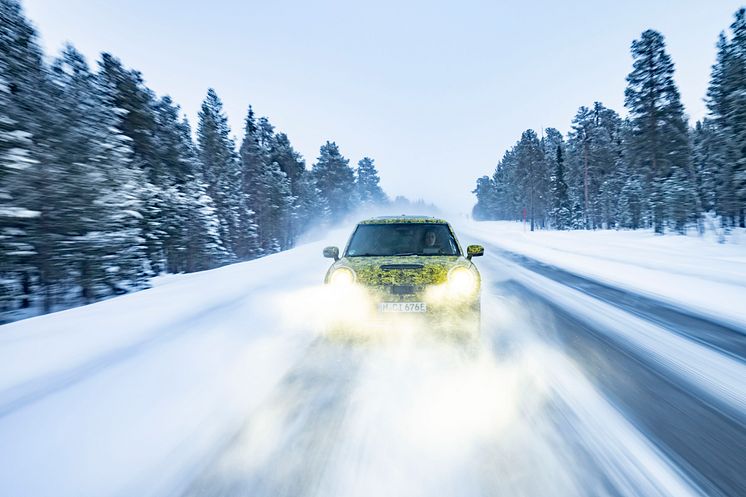 Neste generasjon elektriske MINI testes på nordisk is og snø