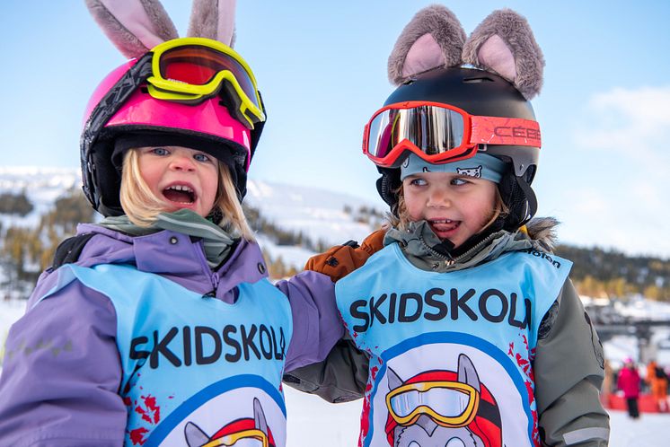 Stöten i Sälen - glada skidskolebarn 2425