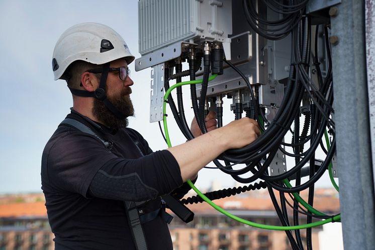 Telenor mast - tekniker på tag