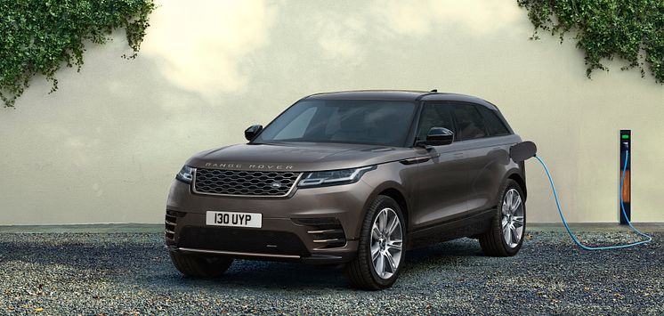 RR_Velar_22MY_Auric_Edition_Exterior_S44_180821_004