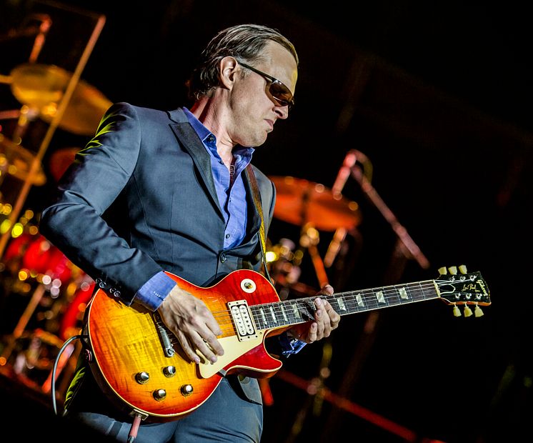 Joe Bonamassa by Robert Sutton (35)